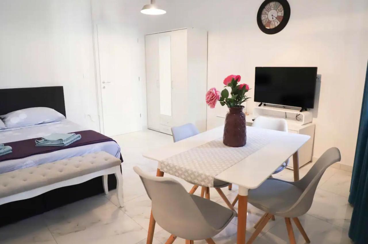 Verano Apartment / Next To Kolovare Beach Zara Esterno foto